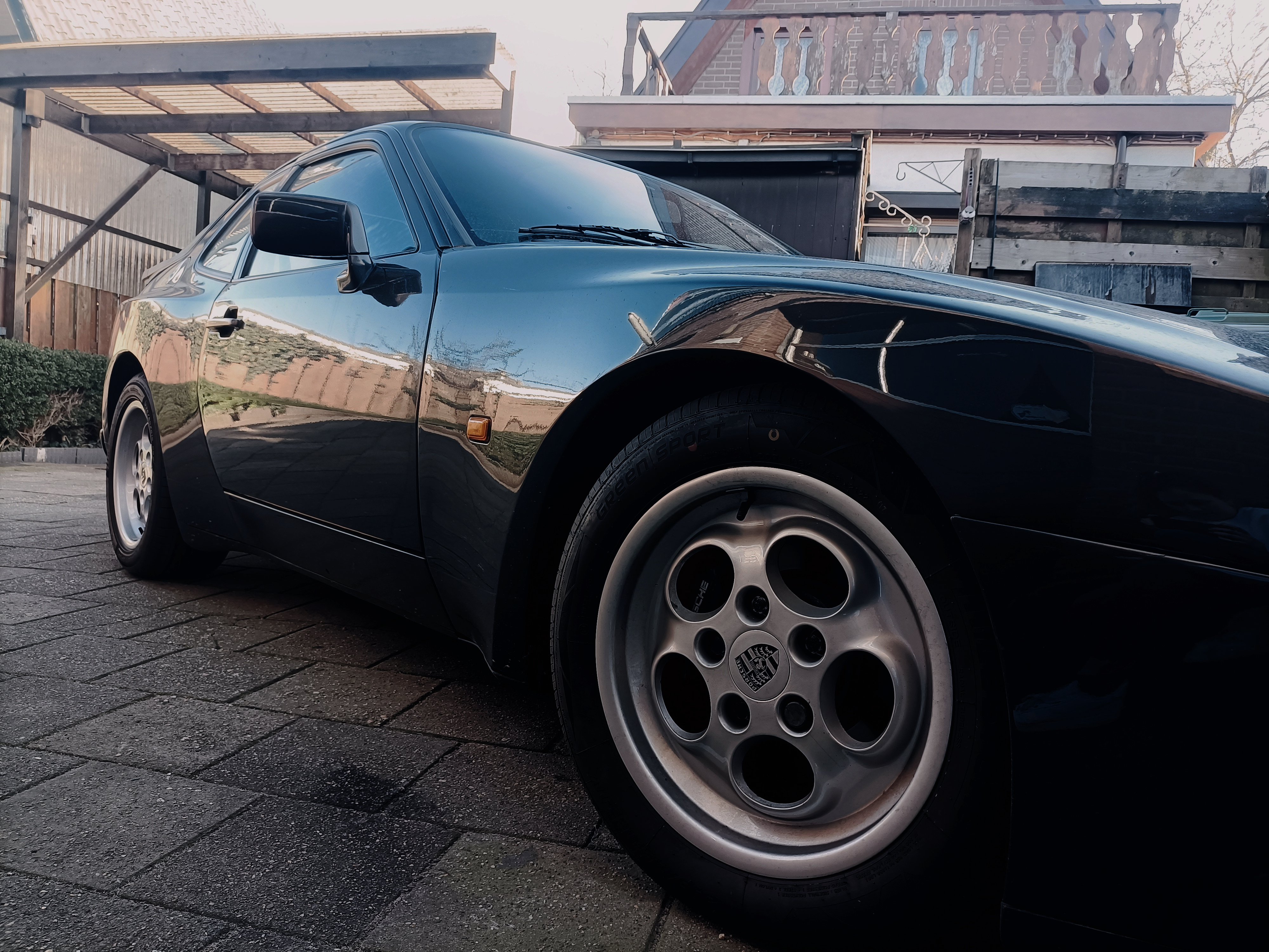 Porsche 944 Turbo zijkant